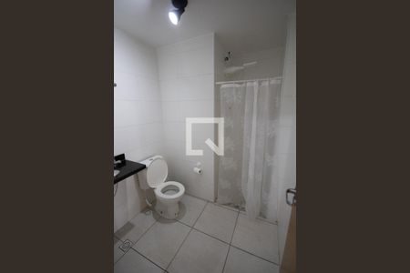 Banheiro de apartamento para alugar com 1 quarto, 45m² em Nova Mirim, Praia Grande