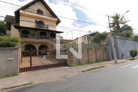 Fachada de casa à venda com 4 quartos, 340m² em Pampulha, Belo Horizonte