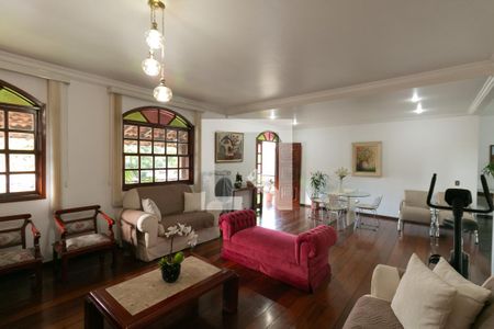 Sala de casa à venda com 4 quartos, 340m² em Pampulha, Belo Horizonte
