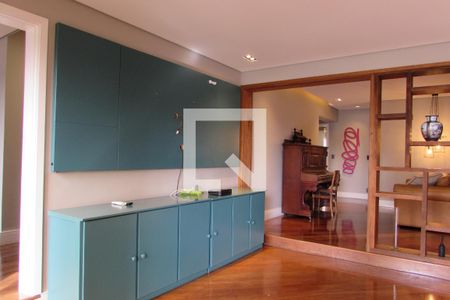 Sala de apartamento à venda com 3 quartos, 145m² em Cambuí, Campinas