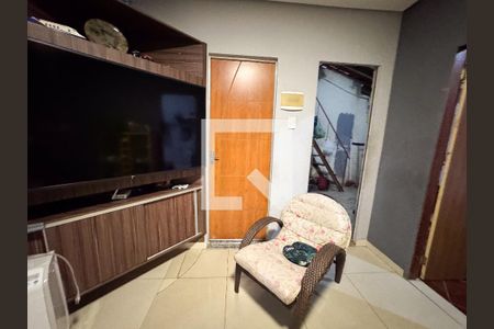 Sala de casa à venda com 4 quartos, 80m² em Diamante, Contagem