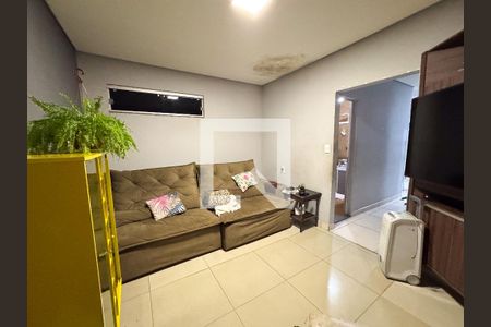 Sala de casa à venda com 4 quartos, 80m² em Diamante, Contagem