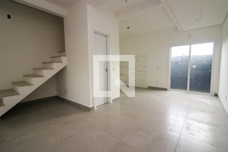 Sala de casa de condomínio à venda com 2 quartos, 70m² em Nonoai, Porto Alegre