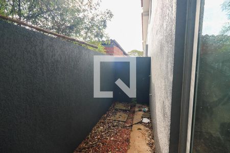 Quintal de casa de condomínio à venda com 2 quartos, 70m² em Nonoai, Porto Alegre