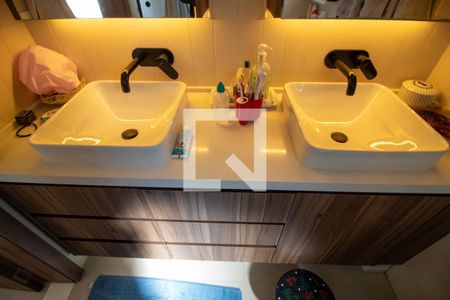 Banheiro de apartamento para alugar com 3 quartos, 143m² em Campo Belo, São Paulo