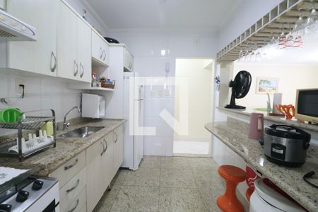 Cozinha de apartamento para alugar com 3 quartos, 95m² em Jardim Las Palmas, Guarujá