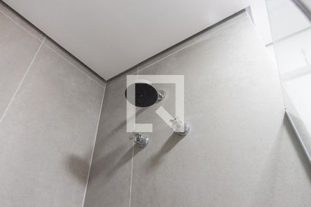 Banheiro de kitnet/studio para alugar com 1 quarto, 20m² em Jardim Vera Cruz, São Paulo