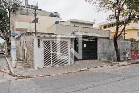Fachada de casa à venda com 4 quartos, 220m² em Parque Peruche, São Paulo