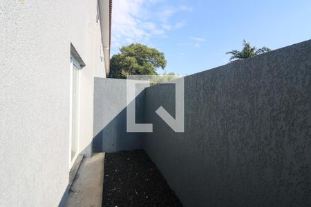 Quintal de casa de condomínio à venda com 2 quartos, 70m² em Nonoai, Porto Alegre