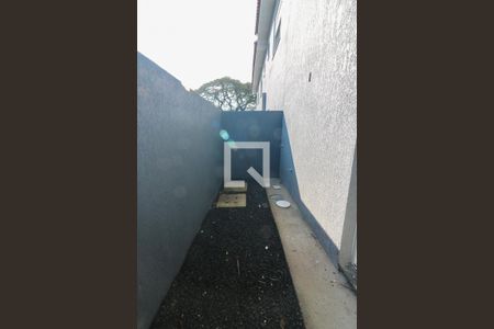 Quintal de casa de condomínio à venda com 2 quartos, 70m² em Nonoai, Porto Alegre