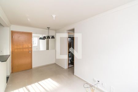 Sala de apartamento para alugar com 2 quartos, 47m² em Parada de Lucas, Rio de Janeiro