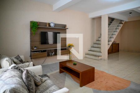 Sala de casa à venda com 3 quartos, 200m² em Vila Gumercindo, São Paulo