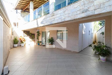 Fachada de casa à venda com 3 quartos, 350m² em Bom Jesus , Contagem