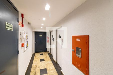 Hall de entrada de kitnet/studio à venda com 1 quarto, 29m² em Cidade Baixa, Porto Alegre