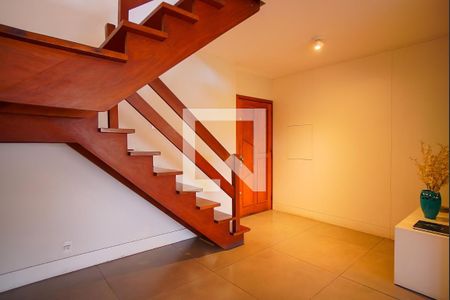 Hall de entrada de apartamento à venda com 3 quartos, 257m² em Vila Ipiranga, Porto Alegre