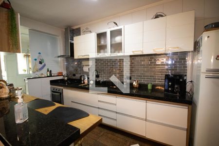 Cozinha de apartamento para alugar com 2 quartos, 84m² em Vila Tupi, Praia Grande
