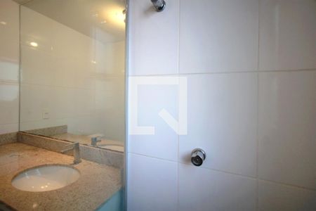 Banheiro da Suíte de apartamento para alugar com 3 quartos, 85m² em Pompéia, Belo Horizonte