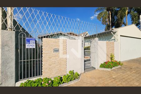 Fachada e Placa de casa à venda com 3 quartos, 420m² em Jardim das Samambaias, Jundiaí