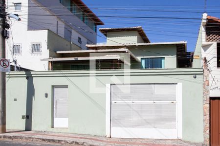 Fachada de casa à venda com 4 quartos, 303m² em União, Belo Horizonte