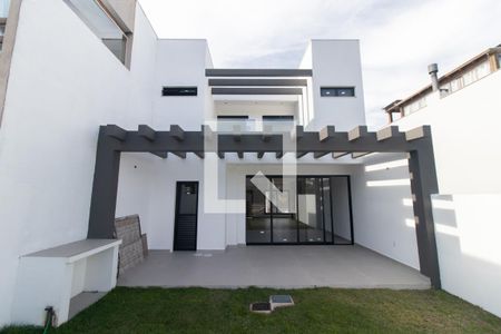 Quintal de casa de condomínio à venda com 3 quartos, 158m² em Aberta dos Morros, Porto Alegre