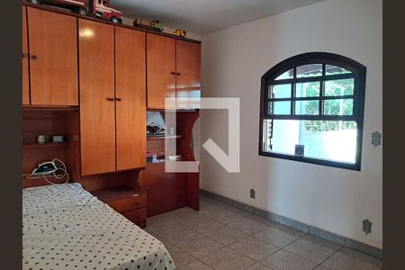 Casa à venda com 3 quartos, 252m² em Jardim Marek, Santo André