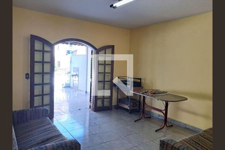 Casa à venda com 3 quartos, 252m² em Jardim Marek, Santo André