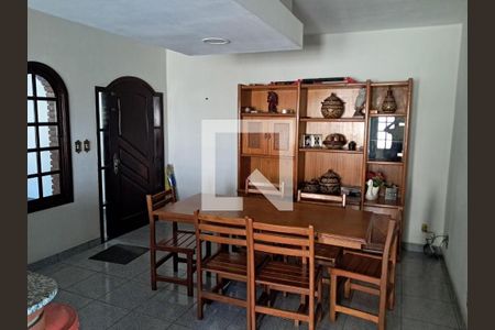 Casa à venda com 3 quartos, 252m² em Jardim Marek, Santo André