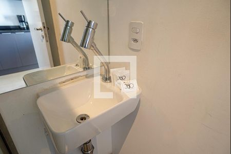 Banheiro de kitnet/studio para alugar com 1 quarto, 18m² em Bela Vista, São Paulo