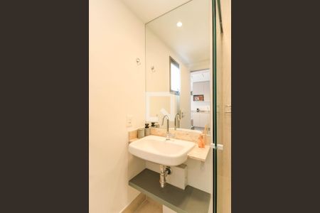 Banheiro de kitnet/studio para alugar com 1 quarto, 23m² em Jardim das Acacias, São Paulo
