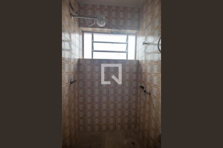 Banheiro de apartamento para alugar com 1 quarto, 28m² em Vila Joao Pessoa, Porto Alegre