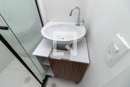 Banheiro  de kitnet/studio para alugar com 1 quarto, 18m² em Lapa, São Paulo