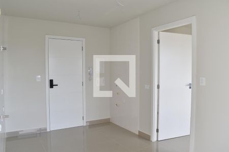 Sala/Cozinha de kitnet/studio para alugar com 1 quarto, 28m² em Centro, Curitiba