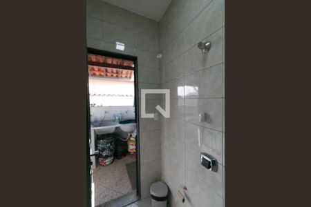 Banheiro de Serviço de casa à venda com 3 quartos, 180m² em Santa Amelia, Belo Horizonte