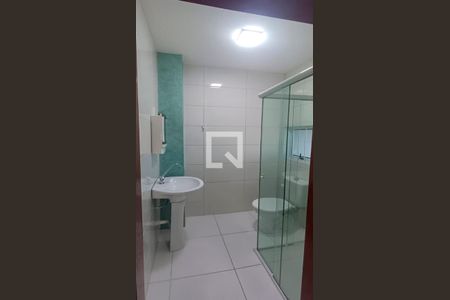 Banheiro Social de kitnet/studio para alugar com 1 quarto, 32m² em Serraria, São José