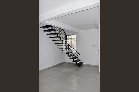 Sala de casa de condomínio para alugar com 2 quartos, 70m² em Casa Verde Alta, São Paulo