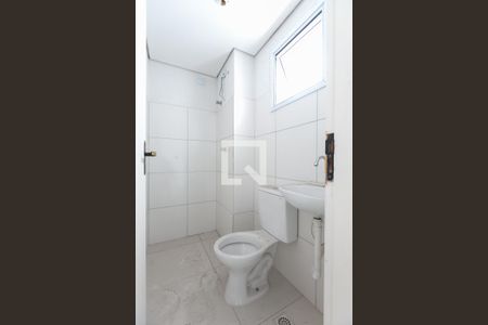 Banheiro de apartamento à venda com 2 quartos, 47m² em Vila Carmosina, São Paulo