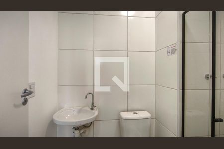 Banheiro Social de apartamento para alugar com 2 quartos, 42m² em Santo Cristo, Rio de Janeiro