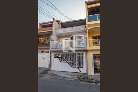 Fachada de casa à venda com 3 quartos, 179m² em Parque das Nações, Barueri