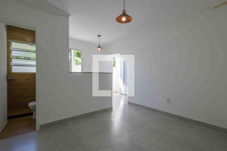 Sala de kitnet/studio para alugar com 1 quarto, 30m² em Recreio dos Bandeirantes, Rio de Janeiro