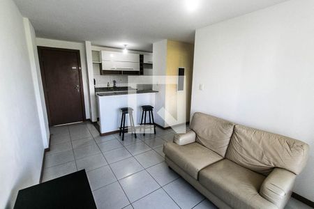 Sala de apartamento para alugar com 1 quarto, 53m² em Stiep, Salvador