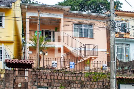 Fachada de casa à venda com 2 quartos, 146m² em Partenon, Porto Alegre