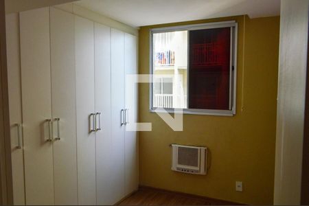 Quarto 1 de apartamento para alugar com 2 quartos, 52m² em Taquara, Rio de Janeiro