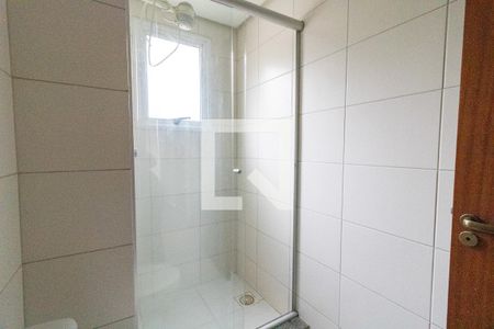 Banheiro de apartamento à venda com 3 quartos, 75m² em Medianeira, Porto Alegre