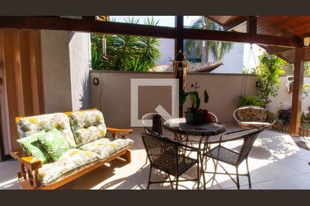 Área  Externa de casa à venda com 3 quartos, 490m² em Camboinhas, Niterói