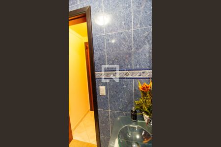 Banheiro de casa à venda com 3 quartos, 490m² em Camboinhas, Niterói