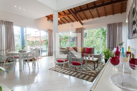 Sala de casa de condomínio à venda com 3 quartos, 268m² em Casa Branca, Brumadinho