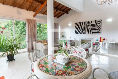 Sala de casa de condomínio à venda com 3 quartos, 268m² em Casa Branca, Brumadinho