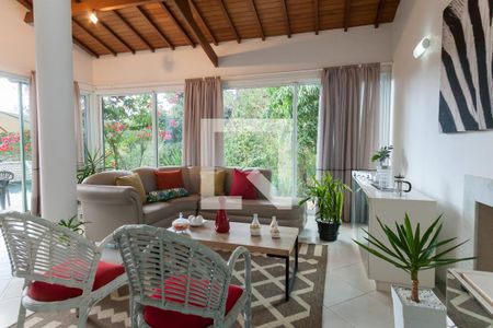 Sala de TV de casa de condomínio à venda com 3 quartos, 268m² em Casa Branca, Brumadinho