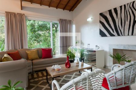 Sala de TV de casa de condomínio à venda com 3 quartos, 268m² em Casa Branca, Brumadinho
