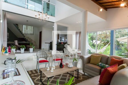 Sala de casa de condomínio à venda com 3 quartos, 268m² em Casa Branca, Brumadinho